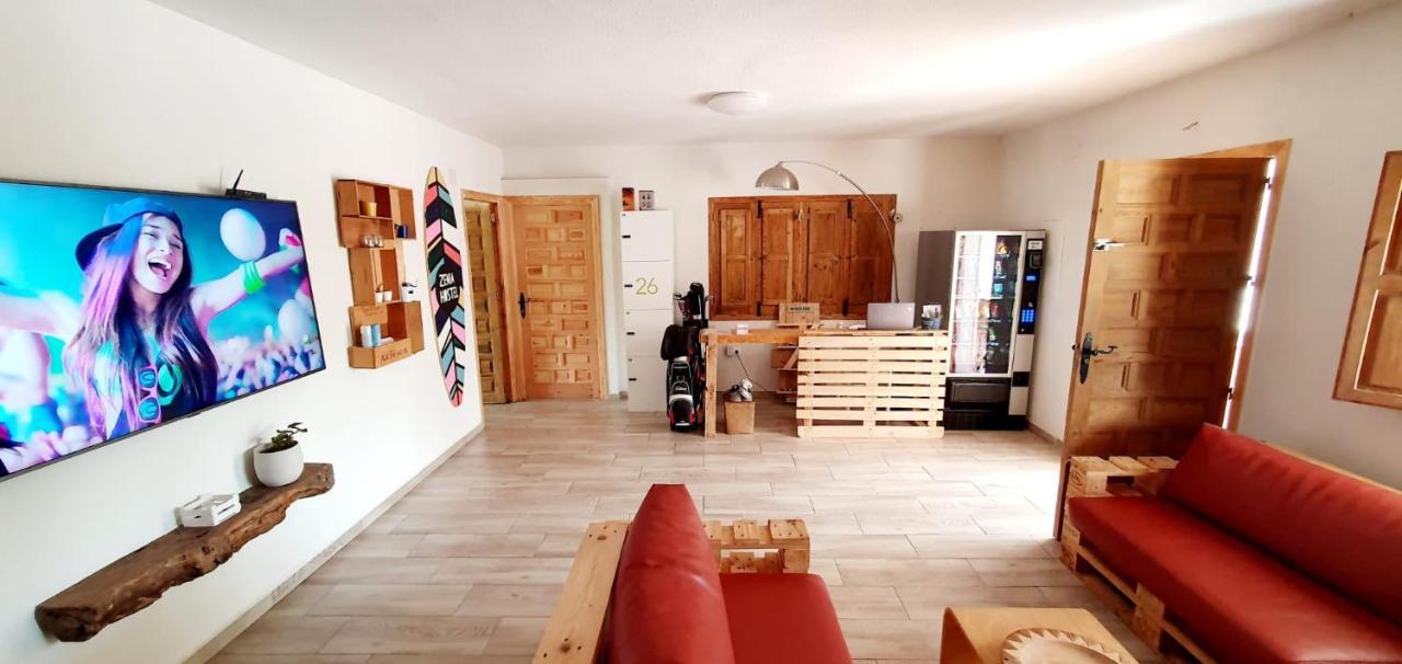 Zenia Hostel Плайя-Фламенка Экстерьер фото